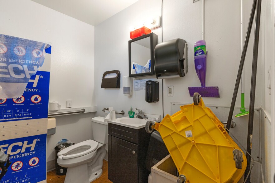 More Photos Of 1414 Oregon Ave, Klamath Falls Office For Sale