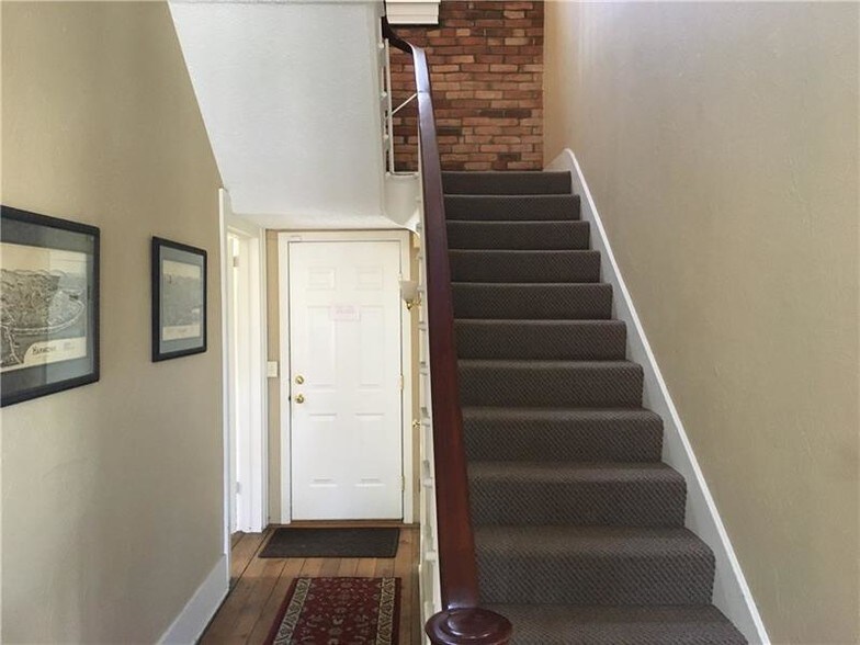 More Photos Of 323 S Main St, Zelienople Office Residential For Lease