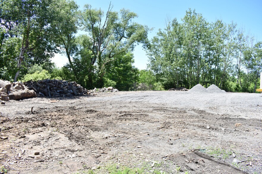 More Photos Of 135 Howard Rd, Fulton Industrial For Sale