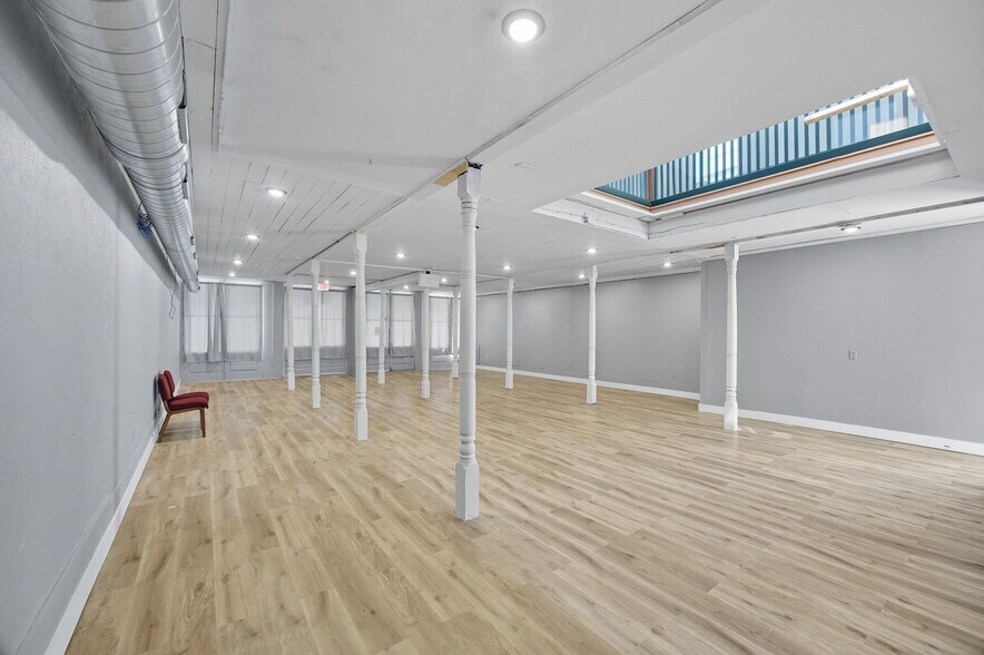 More Photos Of 101 East St, Hutto Storefront Retail Office For Lease