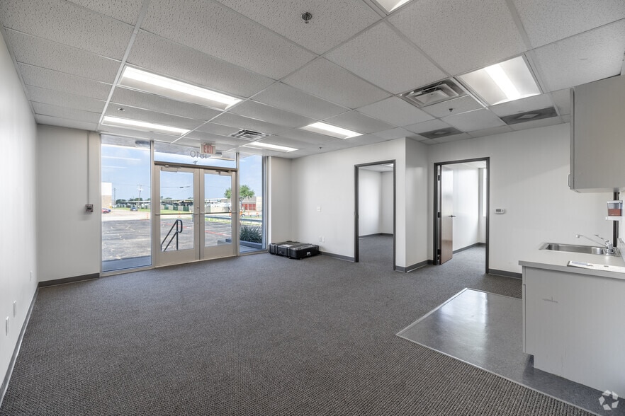 More Photos Of 1810 Kelly Blvd, Carrollton Warehouse For Lease