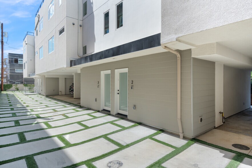 More Photos Of 1035 N Serrano Ave, Los Angeles Apartments For Sale