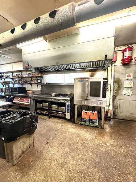 More Photos Of 899 E Lennon Dr, Emory Restaurant For Sale