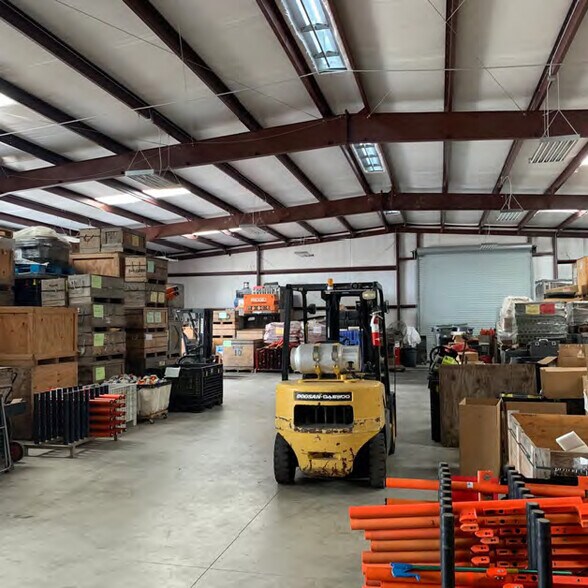 More Photos Of 3402 Bacor Rd, Houston Warehouse For Lease