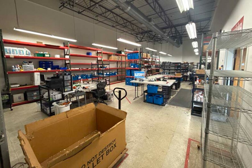 More Photos Of 11101-11135 Kenwood Rd, Cincinnati Flex For Lease