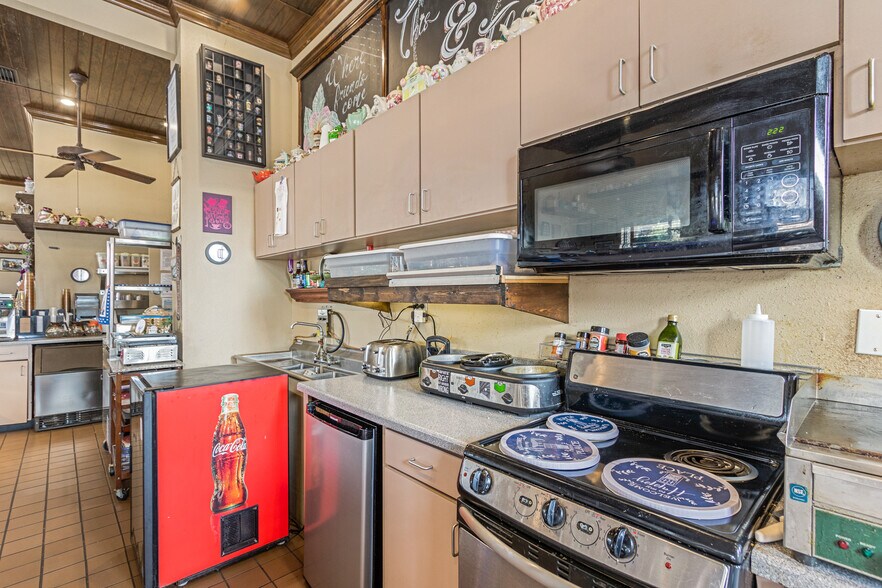 More Photos Of 700 St. Johns Ave, Palatka Restaurant For Sale