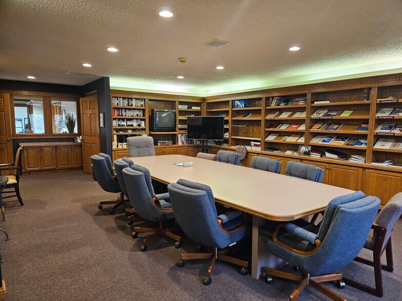 More Photos Of 3165 Cabaret Trl S, Saginaw Office For Sale