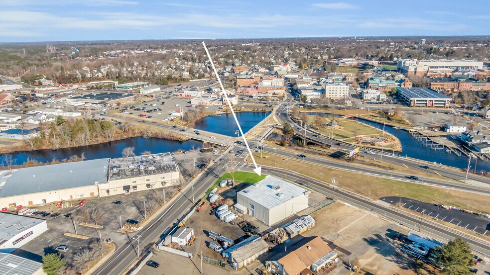 More Photos Of 9 Flint Rd, Toms River Showroom For Lease