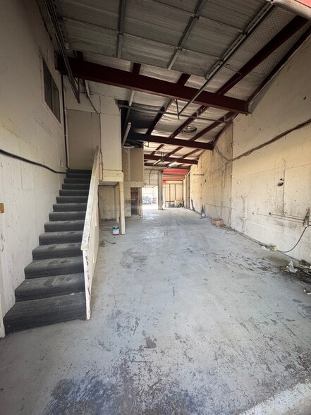 More Photos Of 11211 Ables Ln, Dallas Flex For Sale