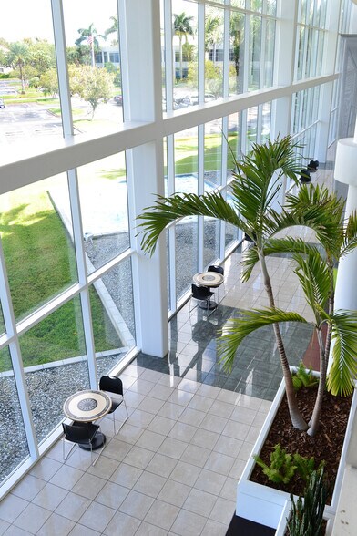 More Photos Of 560 Carillon Pky, Saint Petersburg Unknown For Lease