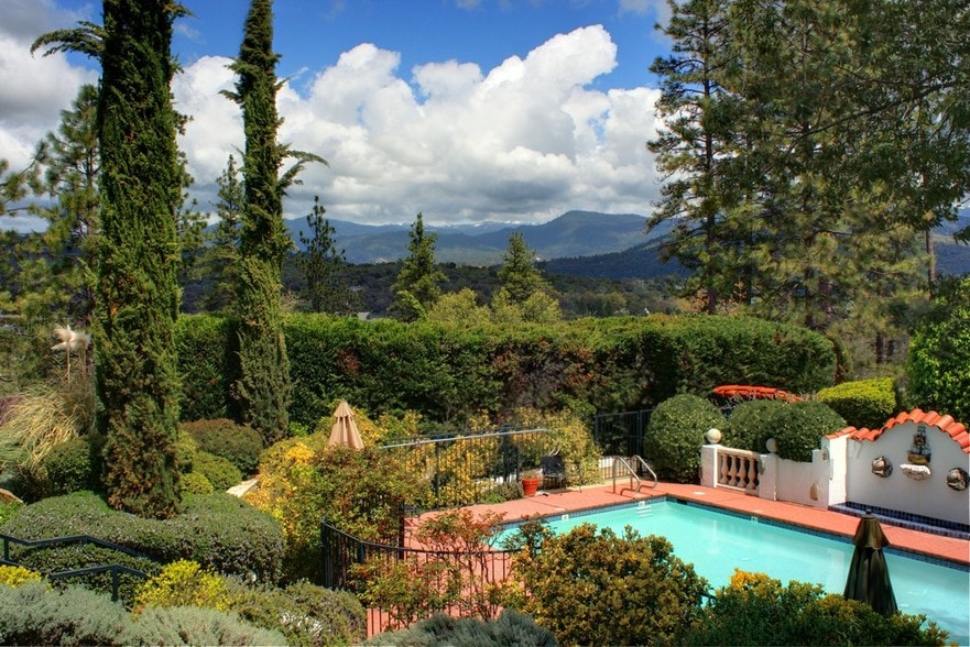 More Photos Of 48644 Victoria Ln, Oakhurst Hospitality For Sale