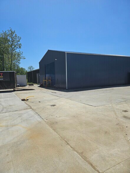 More Photos Of 9510 Seward Rd, Fairfield Warehouse For Sale