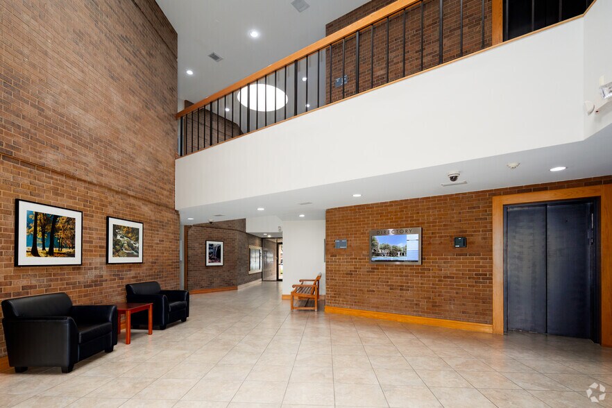 More Photos Of 17000 Dallas Pkwy, Dallas Loft Creative Space For Lease