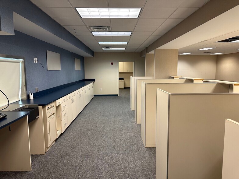 More Photos Of 2046 Bayshore Blvd, Dunedin Storefront Retail Office For Sale