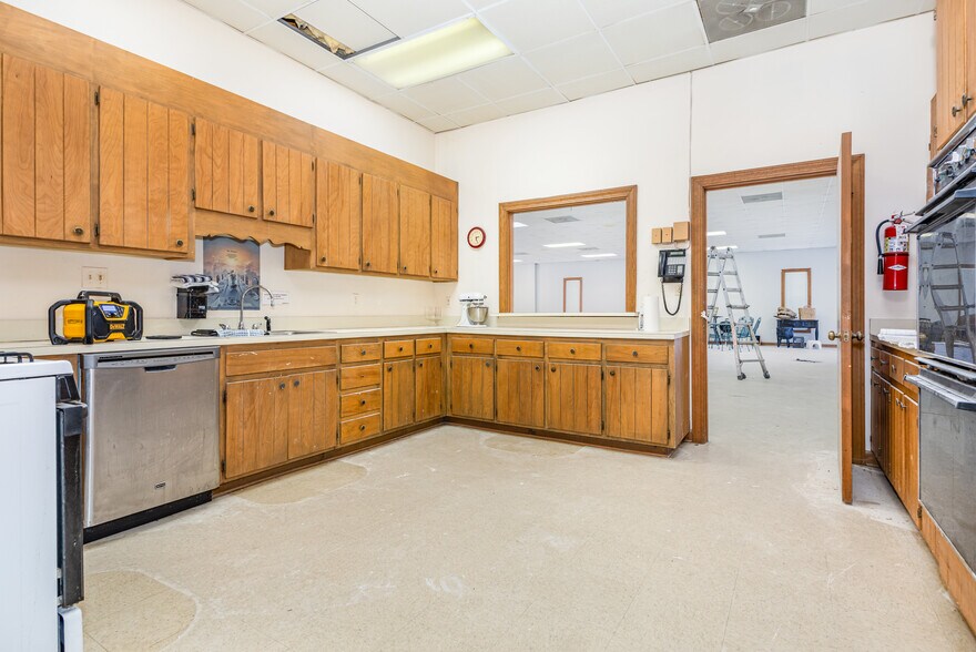 More Photos Of 420 Paul St, Rocky Mount Specialty For Lease