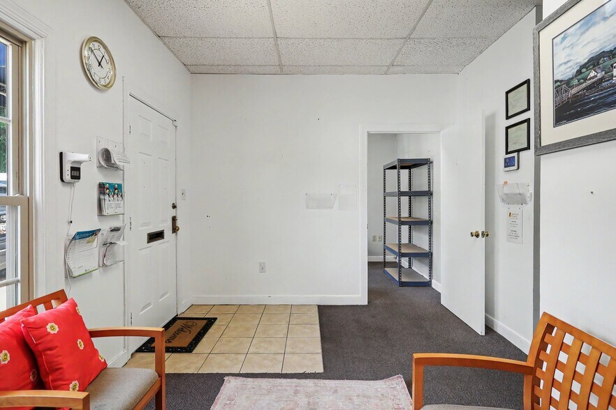 More Photos Of 8407 Richmond Hwy, Alexandria Storefront For Sale