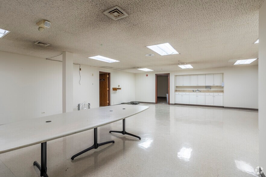 More Photos Of 6650 Cermak Rd, Berwyn Bank For Sale