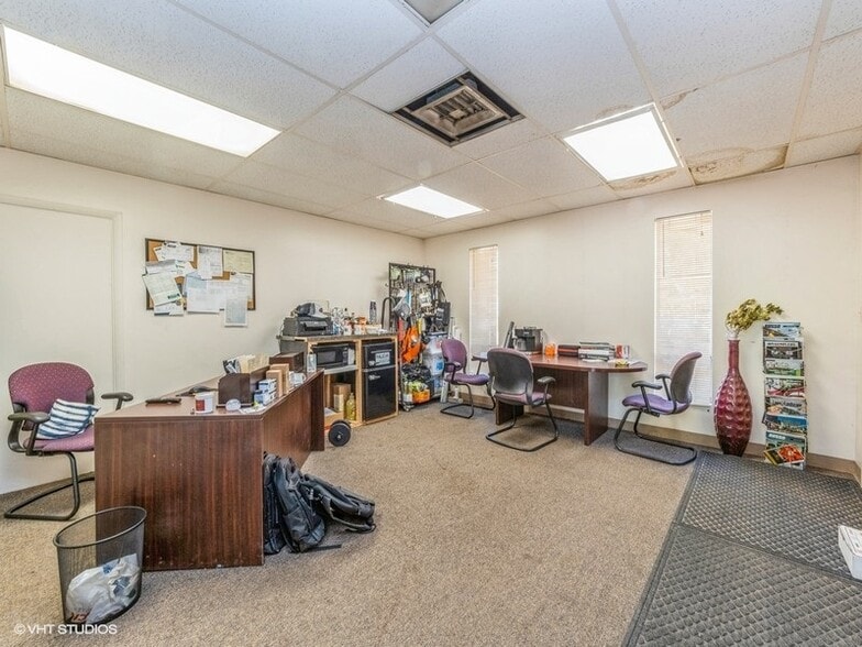 More Photos Of 717-727 1st Ave, Des Plaines Manufacturing For Sale