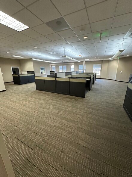 More Photos Of 950 E Blanco Rd, Salinas Office For Lease