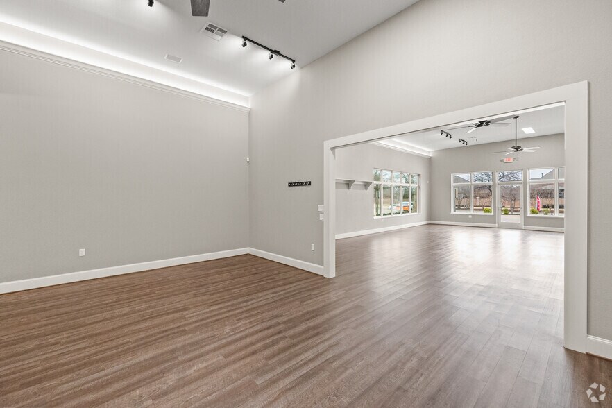 More Photos Of 8849 Davis Blvd, Keller Storefront Retail Office For Lease