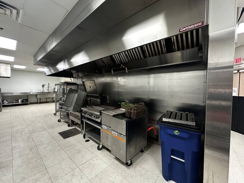 More Photos Of 400-500 Grand Ave, Joplin Office For Lease