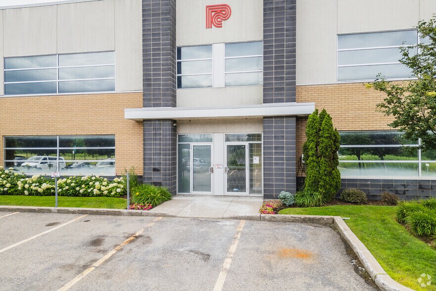 More Photos Of 9251-9283 Thimens Rue, Pierrefonds Light Distribution For Lease