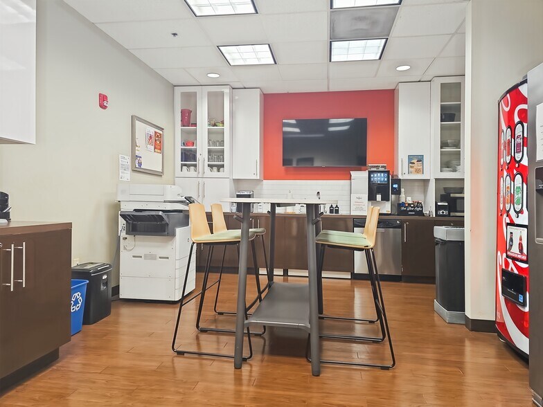 More Photos Of 8215 Sw Tualatin Sherwood Rd, Tualatin Coworking Space