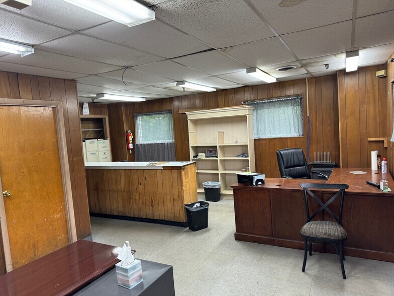 More Photos Of 126 Booker St, Warner Robins Warehouse For Sale