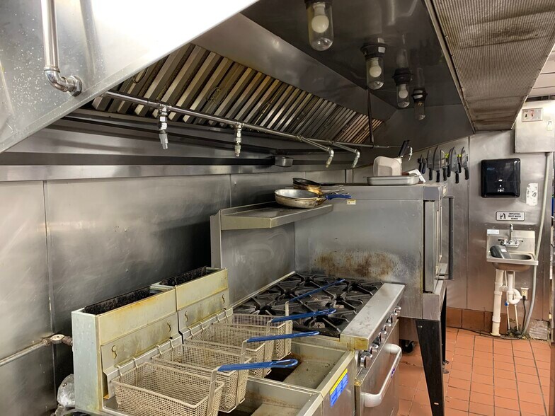 More Photos Of 2202 W Kennedy Blvd, Tampa Restaurant For Sale