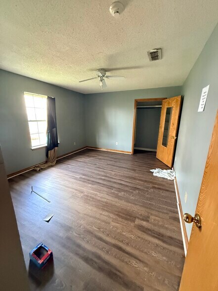 More Photos Of 425 Neches St, Jacksonville Office Residential For Sale
