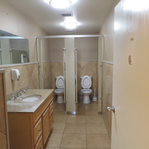More Photos Of 17026-17030 E Cypress St, Covina Medical For Lease