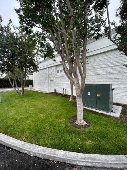 More Photos Of 18616 Gridley Rd, Artesia Restaurant For Lease