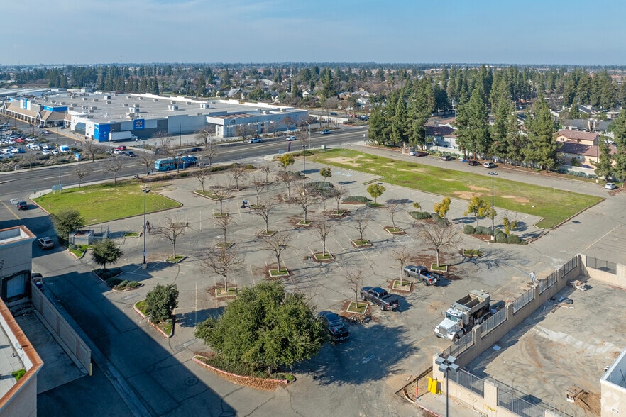 More Photos Of 3732 W Shaw Ave, Fresno Land For Lease