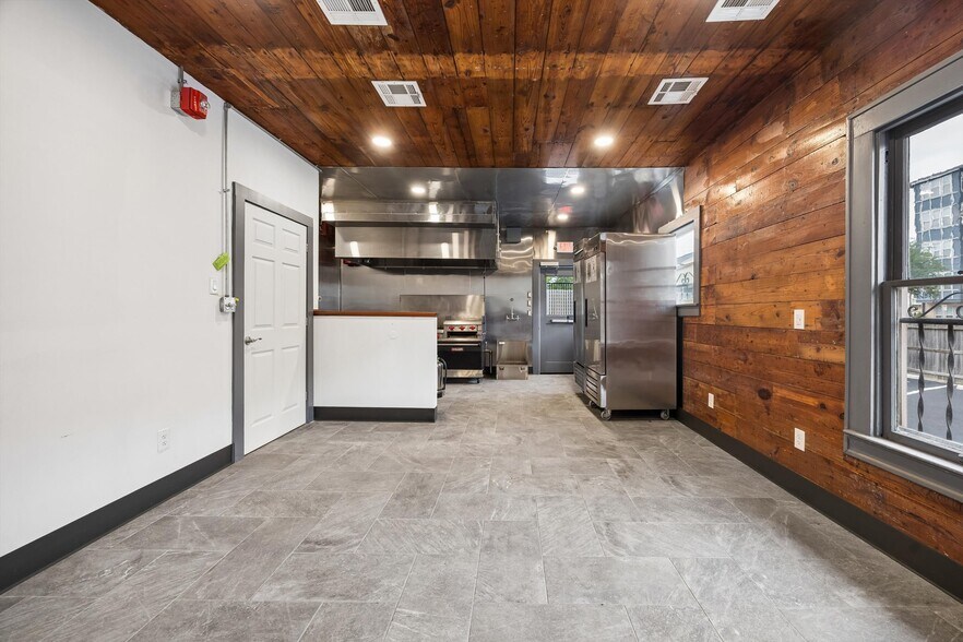 More Photos Of 511 Richmond Ave, Houston Restaurant For Lease