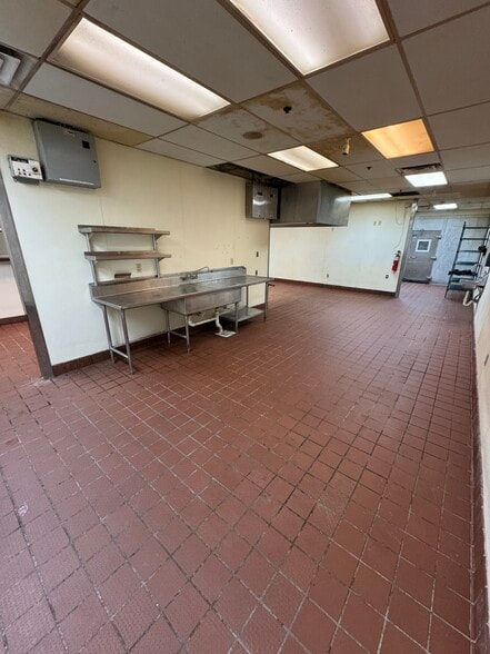 More Photos Of 1610 S Kellogg Ave, Ames General Retail For Sale