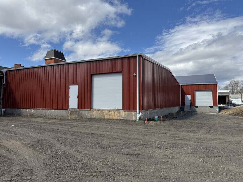 More Photos Of 132 Main St, East Windsor Manufacturing For Lease