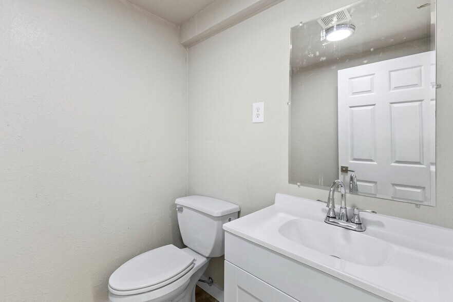 More Photos Of 4704 Judson Rd, Longview Office Residential For Sale