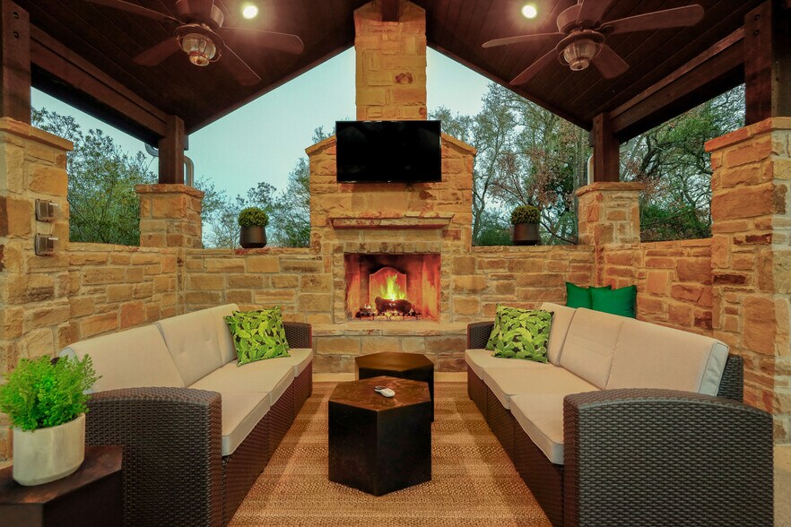 More Photos Of 8601 Zyle Rd, Austin Specialty For Sale