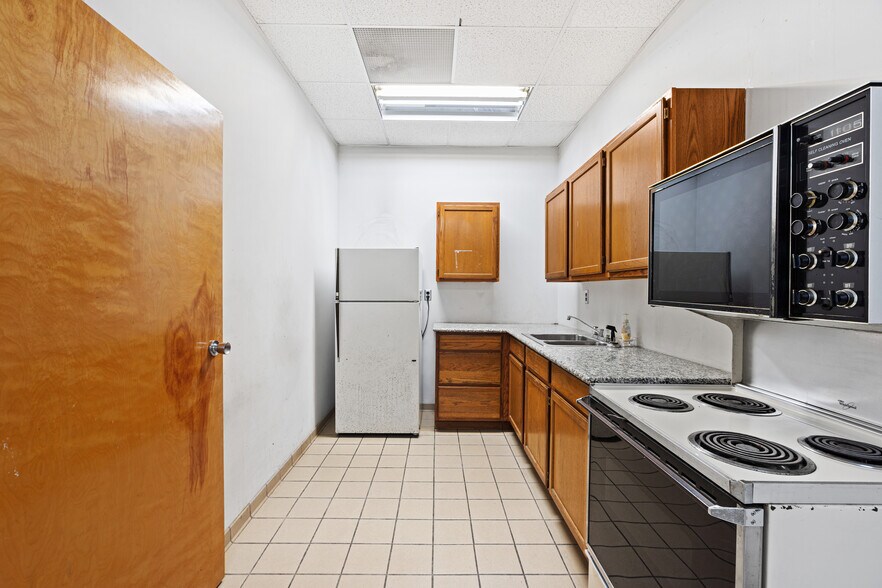 More Photos Of 600 W Main St, Norristown Showroom For Sale