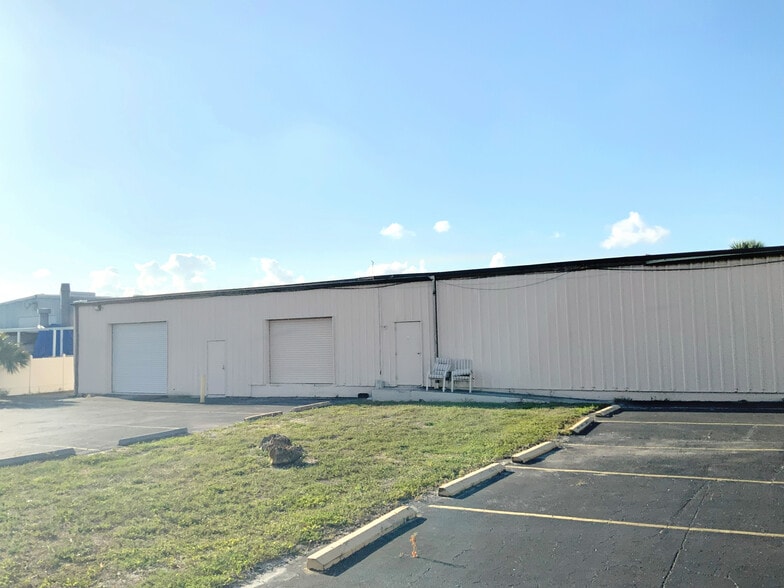 More Photos Of 11120 S Cleveland Ave, Fort Myers Freestanding For Lease