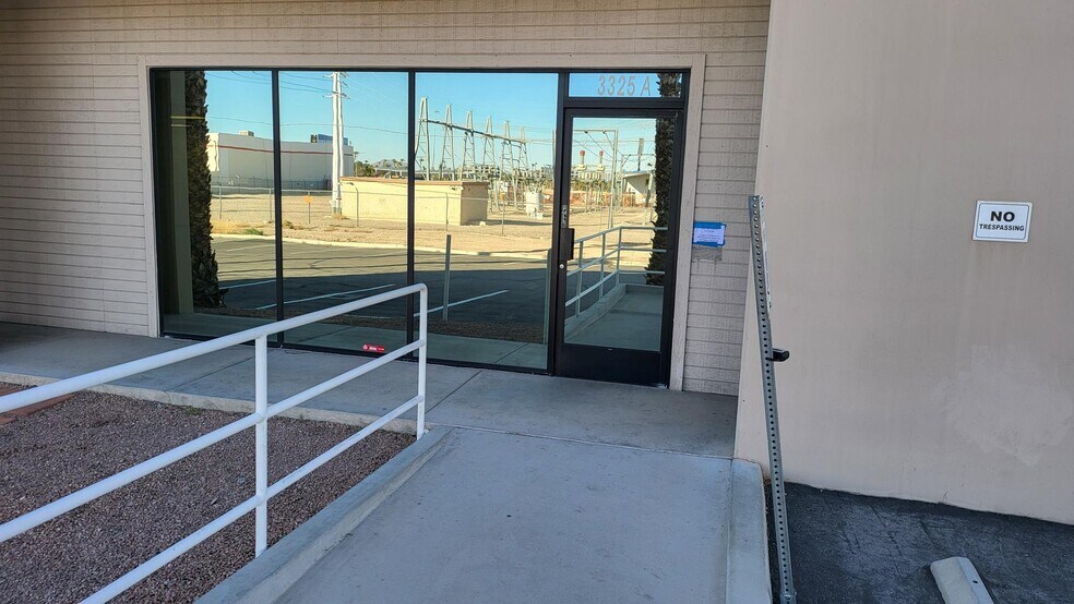 More Photos Of 3325-3326 W Oquendo Rd, Las Vegas Warehouse For Lease
