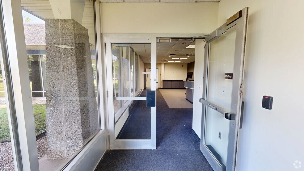 Primary Photo Of 92 Deerfield Rd, Windsor Unknown For Lease