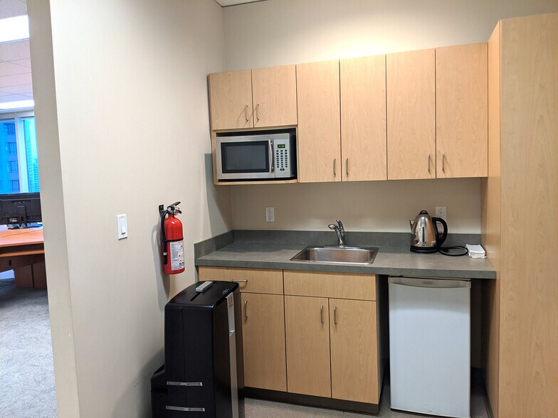 More Photos Of 396 11th Ave SW, Calgary Office For Sale