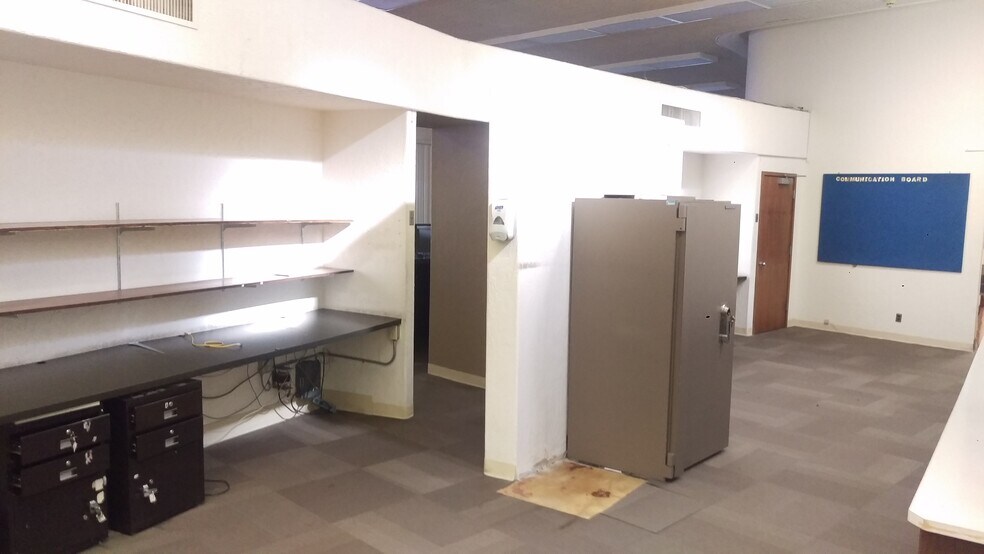 More Photos Of 112 N Grand Ave, Nogales General Retail For Sale