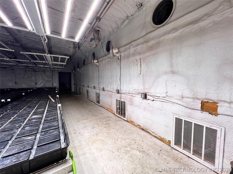 More Photos Of 5268 S Highway 377, Kingston Bar For Sale