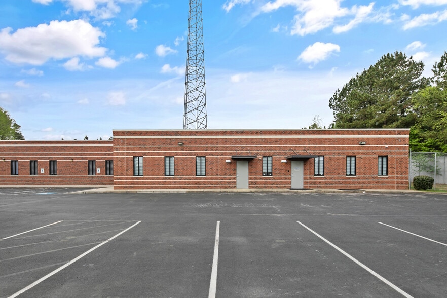 More Photos Of 1876 Bureau Dr, Fayetteville Medical For Sale