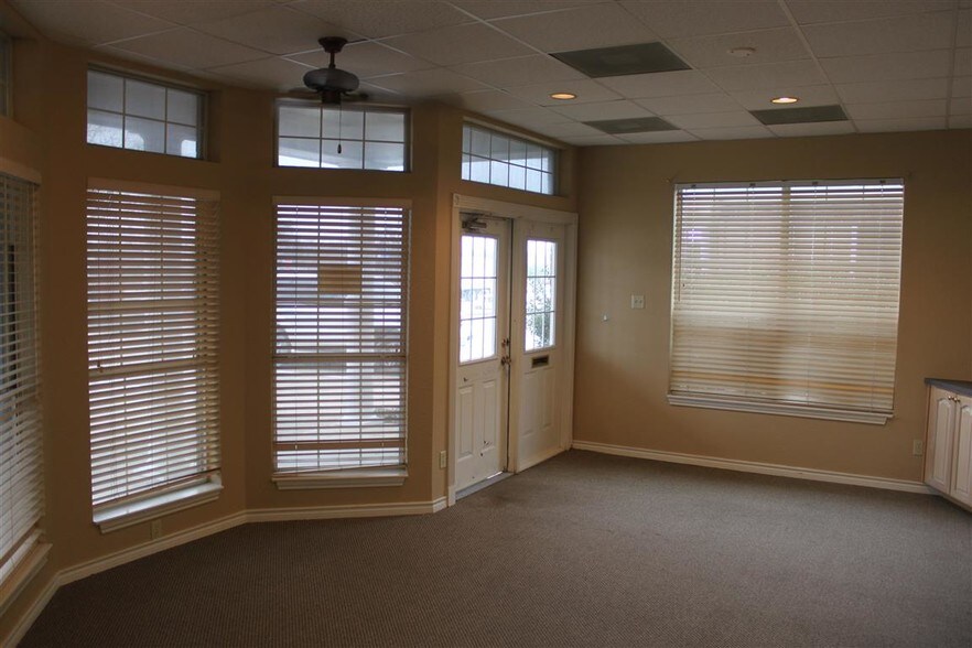 More Photos Of 6407 Colleyville Blvd, Colleyville Medical For Sale