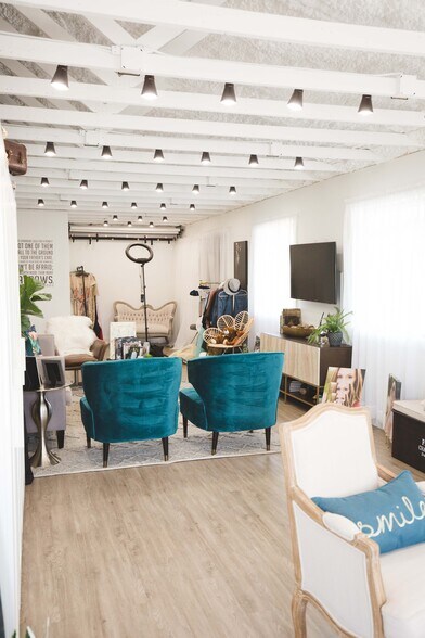 More Photos Of 2000 US Highway 281, Marble Falls Office For Lease