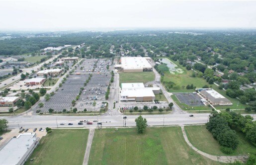 More Photos Of 663 Brook Forest Ave, Shorewood Convenience Store For Sale