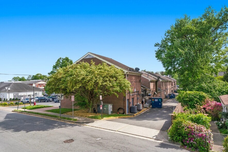 More Photos Of 503 Maple Ave W, Vienna General Retail For Sale